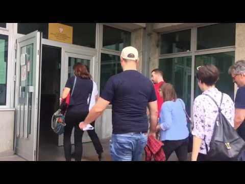 Performans Inicijative Ne damo niški aerodrom ispred Skupštine (VIDEO)