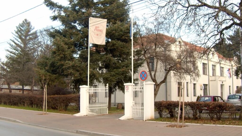 Engleski dom – od prebivališta za siročad, do smeštaja za srednjoškolce|Grad u ogledalu