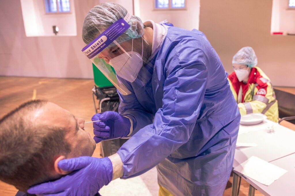 Broj pregleda u kovid ambulantama u porastu, treća doza vakcine od utorka
