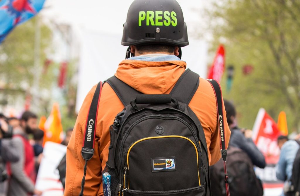 Saveti IFJ i EFJ za bezbednost novinara koji pokrivaju oružani sukob u Ukrajini
