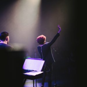 Finale Takmičenja za frankofonu pesmu u subotu u Narodnom pozorištu Photo by zachrie friesen on Unsplash
