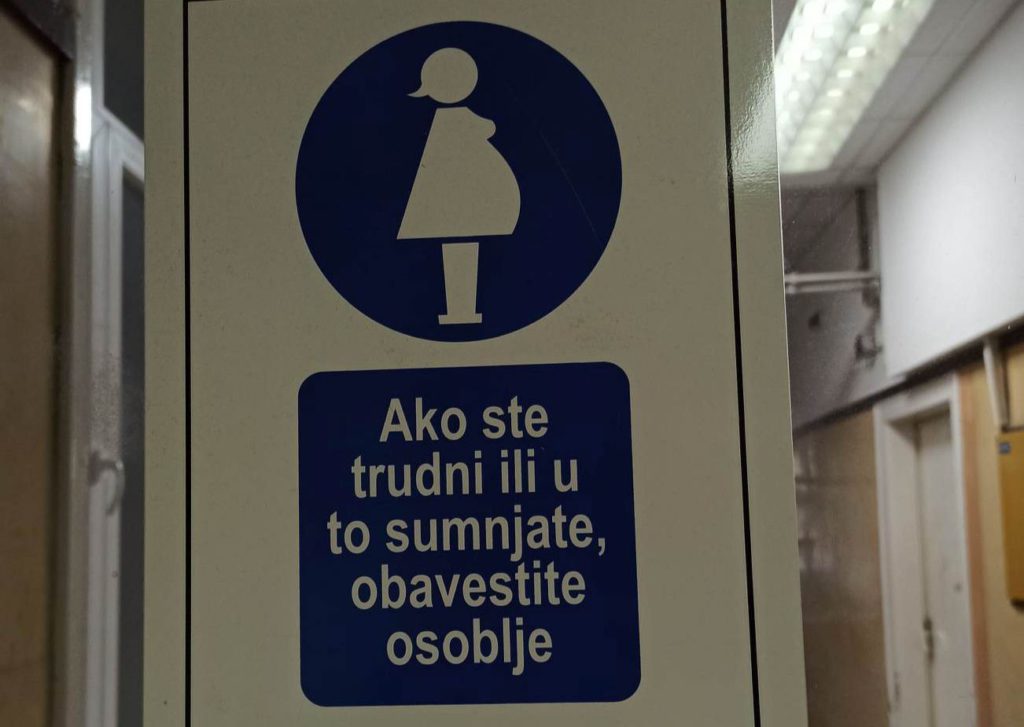 Moć glasova žena: Kako je ukinuta zabrana telefona u pripremnoj sobi niškog porodilišta