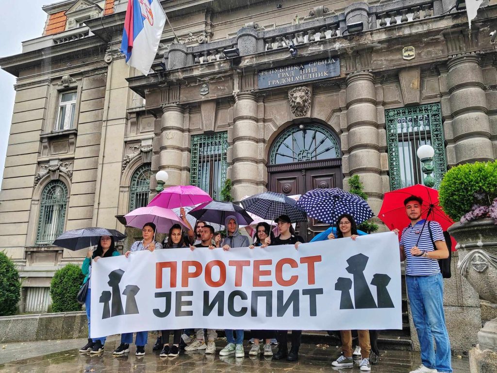 Okupljeni studenti poručili da neće odustati od protesta