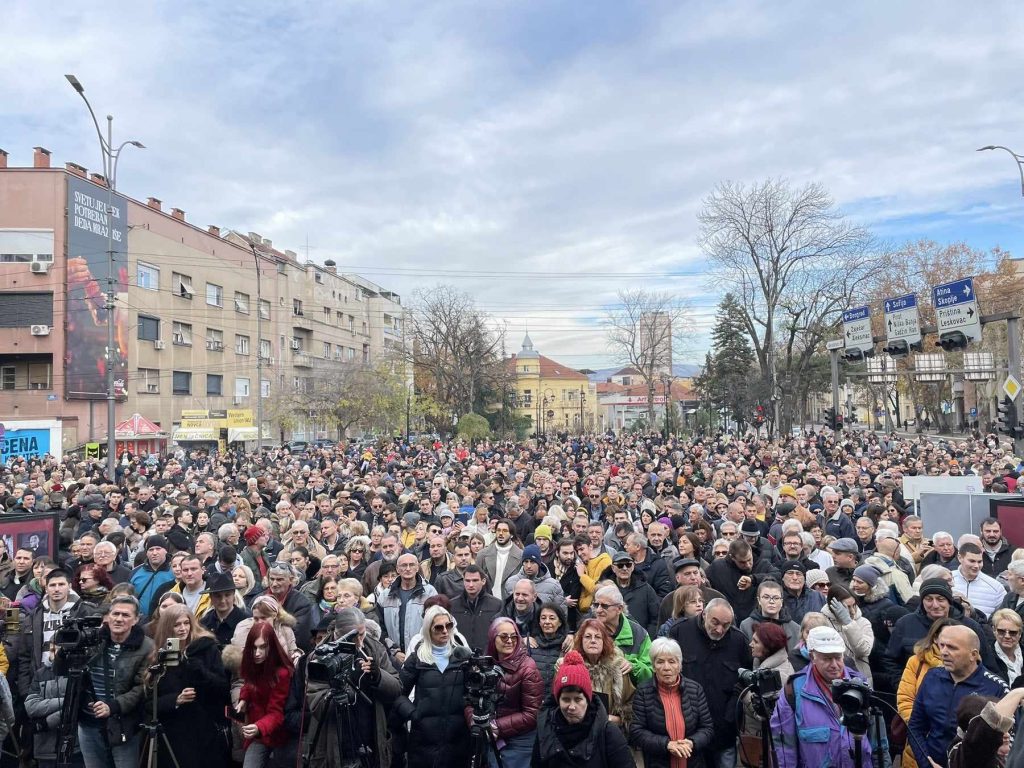 Brojne Nišlijke i Nišlije došle da podrže "ProGlas"