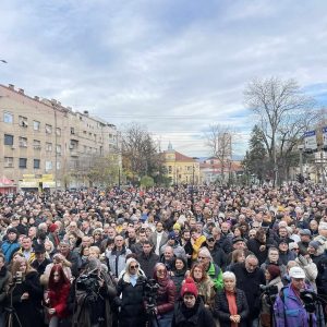 Brojne Nišlijke i Nišlije došle da podrže "ProGlas"