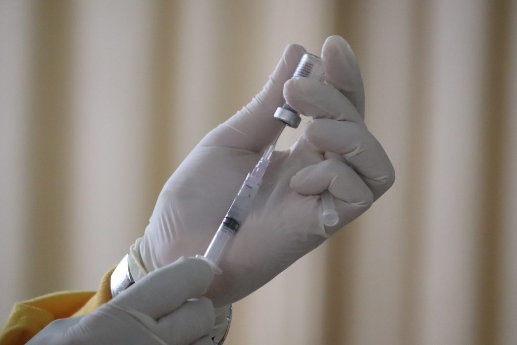 Počela besplatna vakcinacija studenata/kinja protiv HPV-a, zbog gužvi potrebno zakazivanje Photo by Mufid Majnun on Unsplash