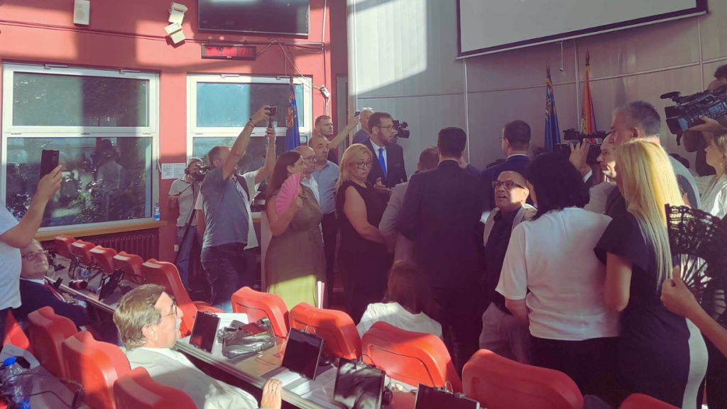 Niš posle izbora: Nastavlja se višemesečna pravna borba opozicije, novi gradonačelnik samo pred odabrane medije