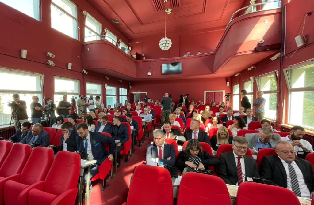 Sve više odborničkih grupa – efikasnije delovanje odbornika ili raskoli u najavi? Skupština