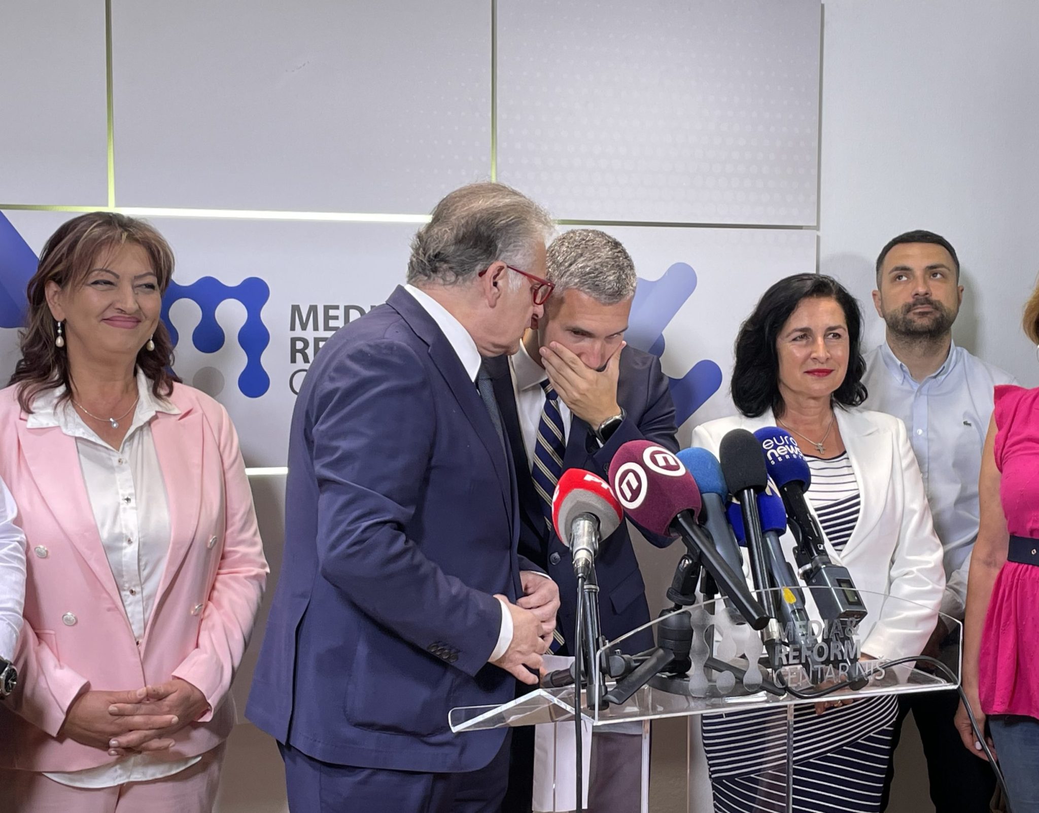 U potrazi za “krticom” – čije prijateljske i kumovske veze sprečavaju nišku opoziciju da ponovo “dišu kao jedan” opozicija